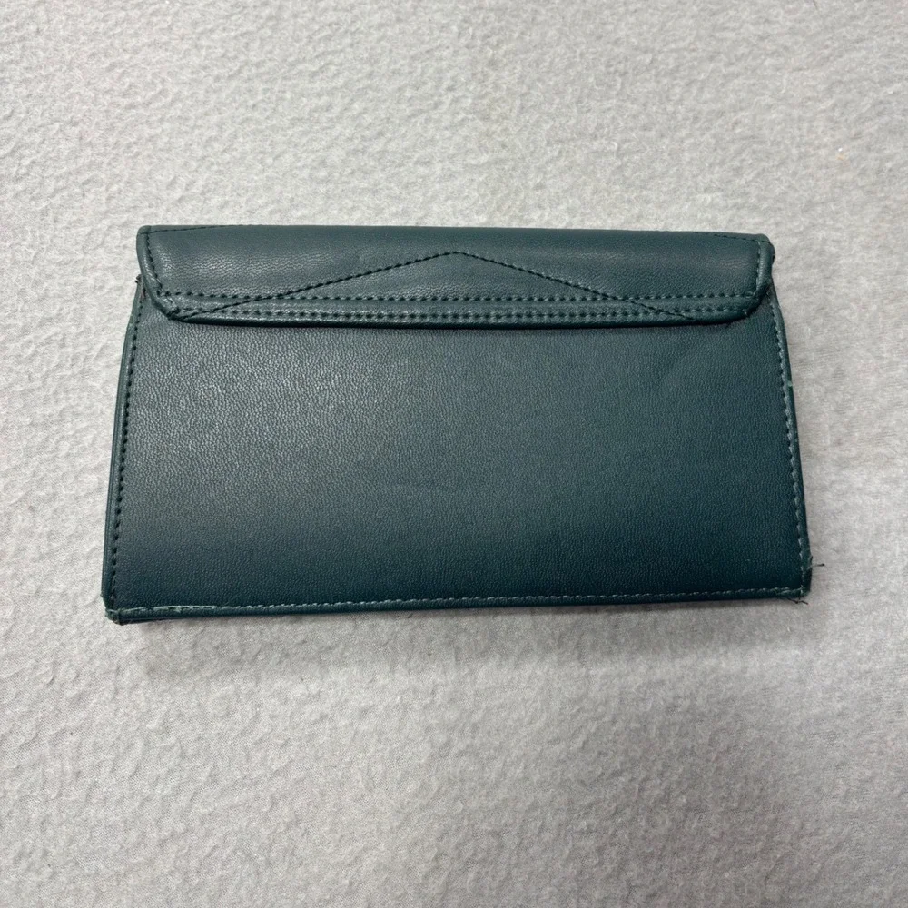 Steve Madden Wallet Chevron Quilted Teal Faux Leather Magnetic Snap Logo‎ Clutch
